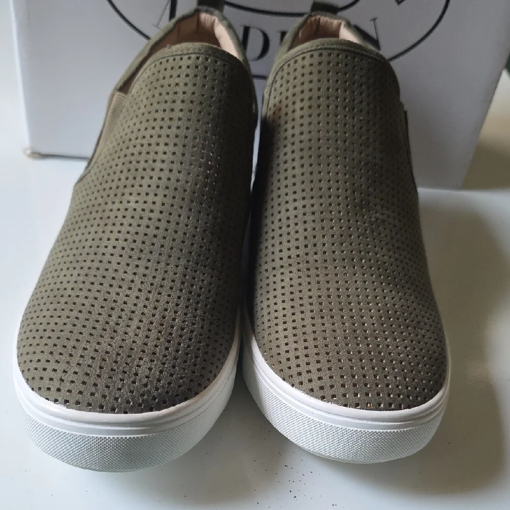 Steve Madden stylish olive